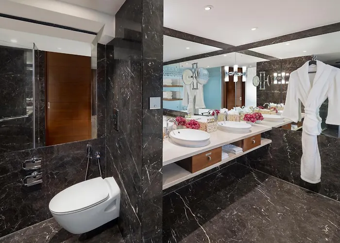 Luxury King Suite